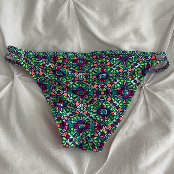 NWOT Colorful Bikini Bottom - Picture 4 of 4